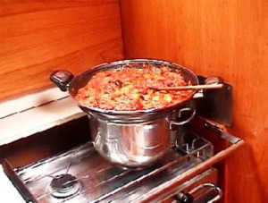 cucinare-in-barca-a-vela